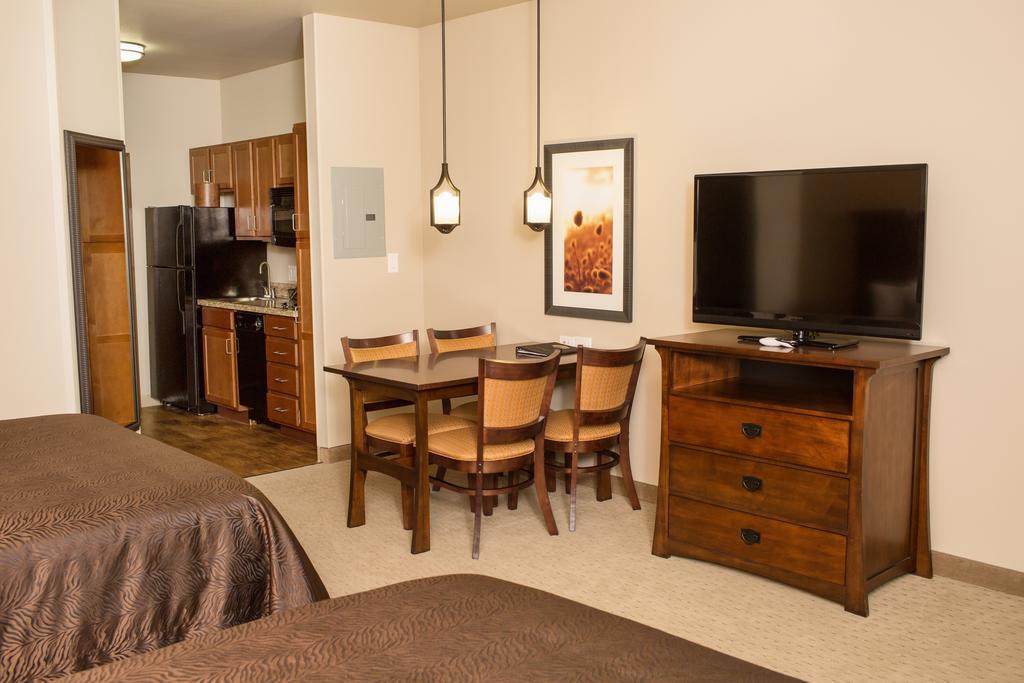 Teddy'S Residential Suites Watford City Ngoại thất bức ảnh