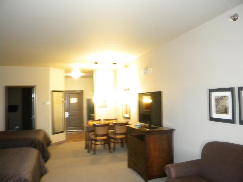 Teddy'S Residential Suites Watford City Ngoại thất bức ảnh