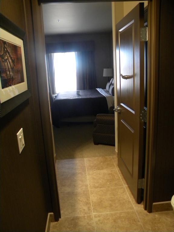 Teddy'S Residential Suites Watford City Ngoại thất bức ảnh