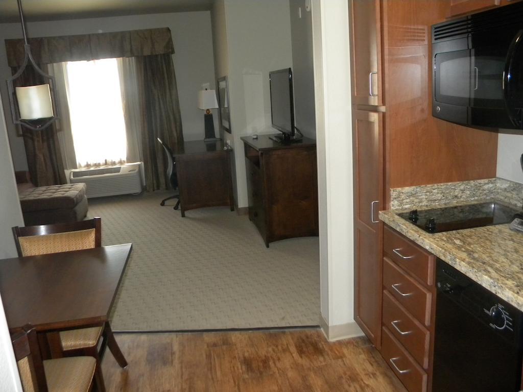 Teddy'S Residential Suites Watford City Ngoại thất bức ảnh