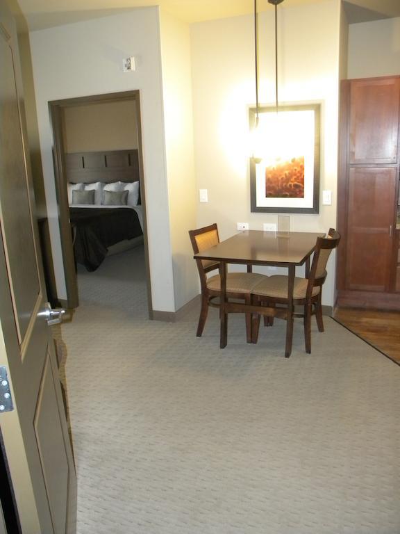 Teddy'S Residential Suites Watford City Ngoại thất bức ảnh