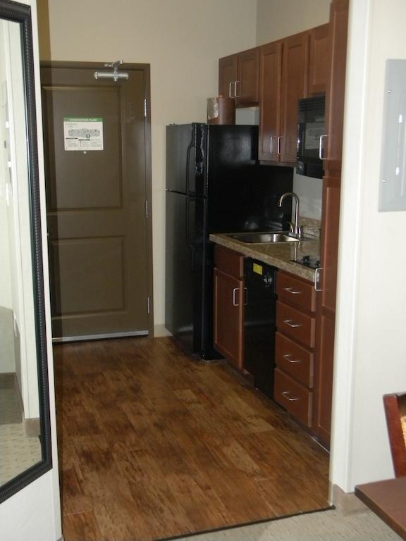 Teddy'S Residential Suites Watford City Ngoại thất bức ảnh