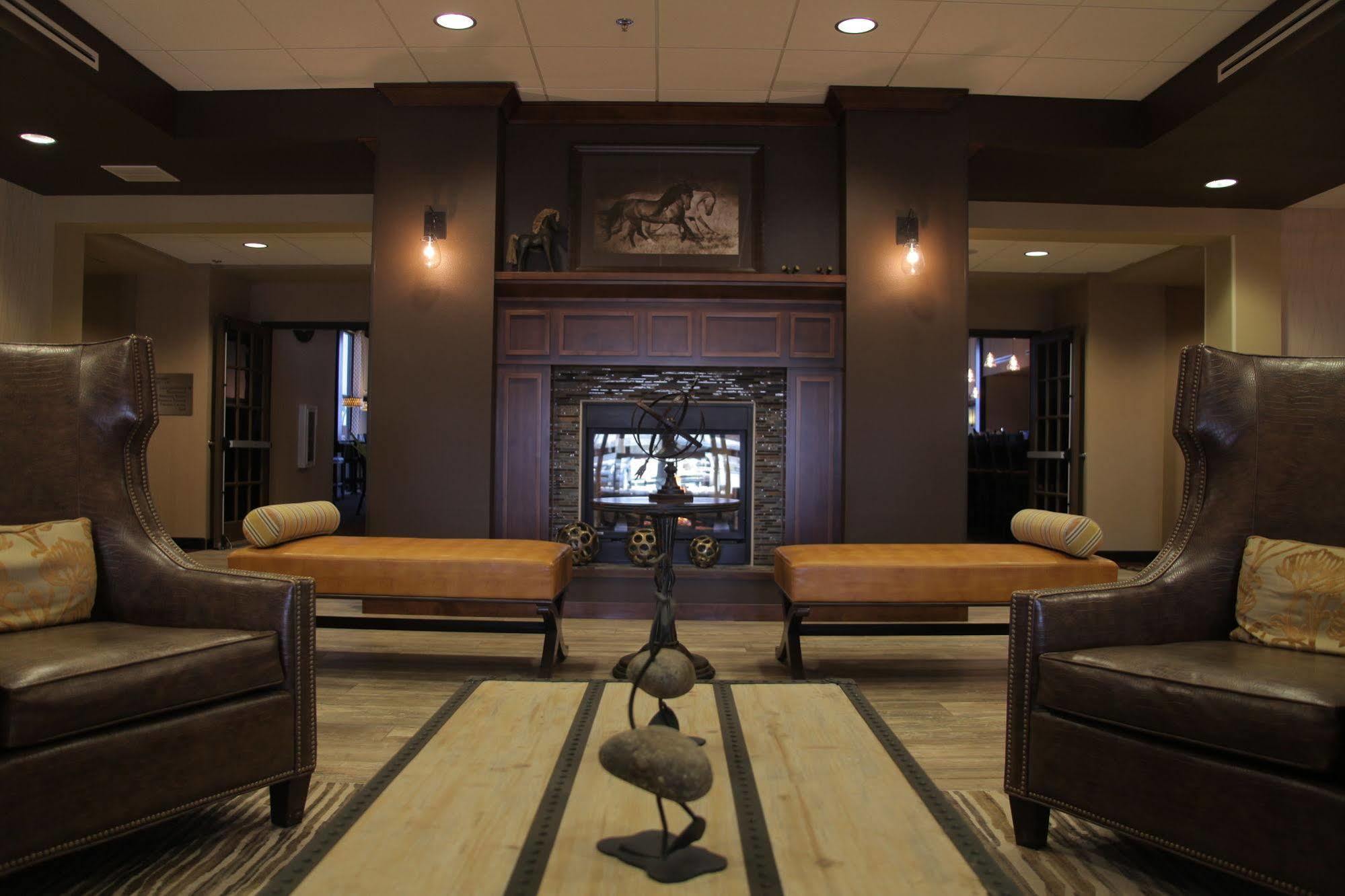 Teddy'S Residential Suites Watford City Ngoại thất bức ảnh