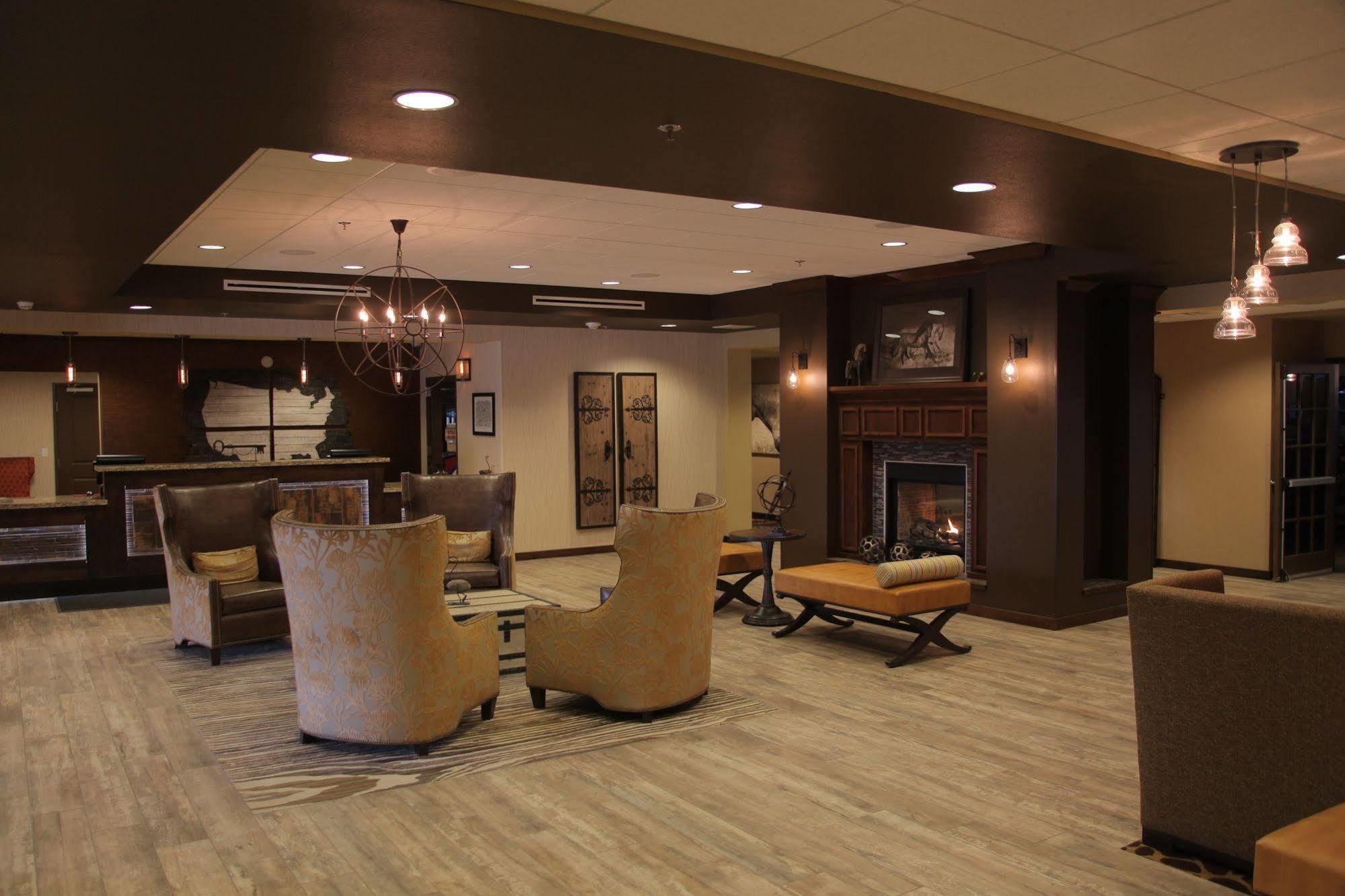 Teddy'S Residential Suites Watford City Ngoại thất bức ảnh