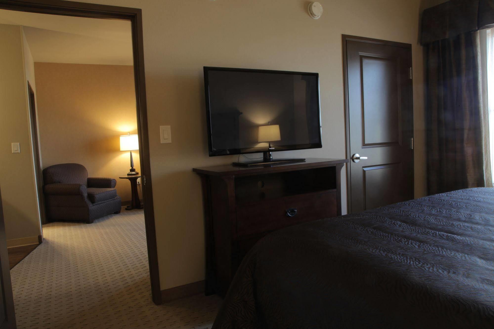 Teddy'S Residential Suites Watford City Ngoại thất bức ảnh