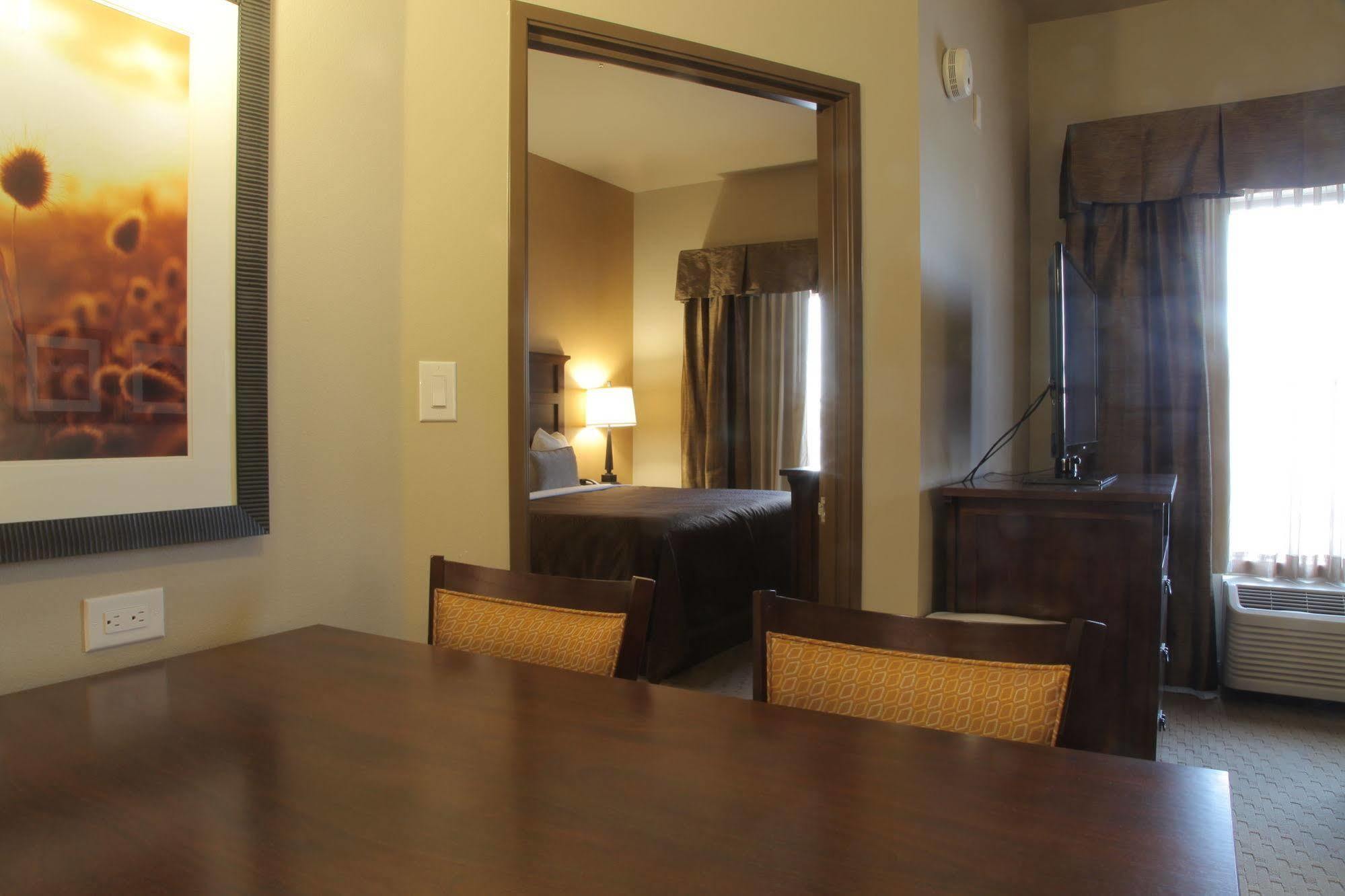 Teddy'S Residential Suites Watford City Ngoại thất bức ảnh