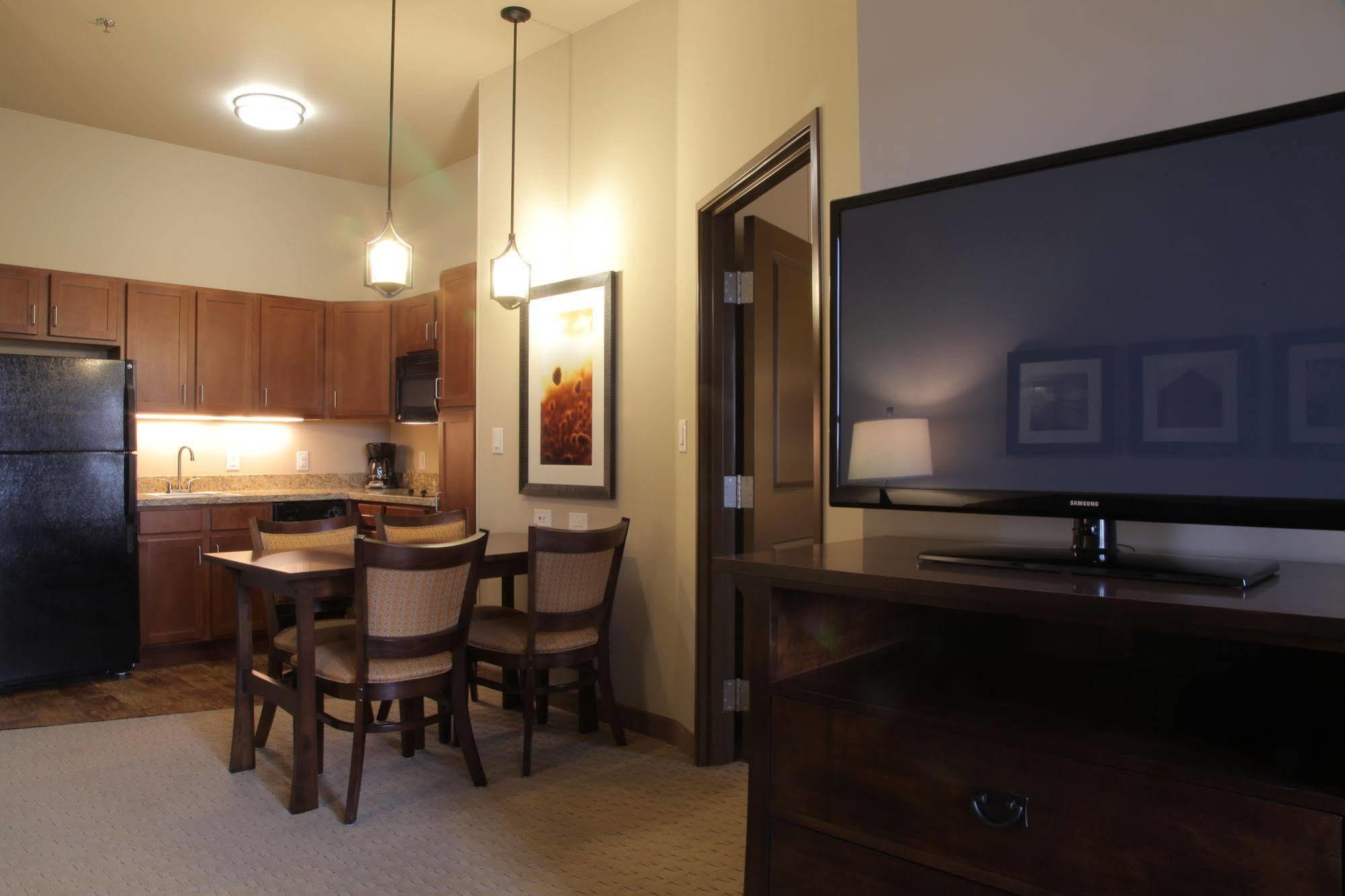 Teddy'S Residential Suites Watford City Ngoại thất bức ảnh
