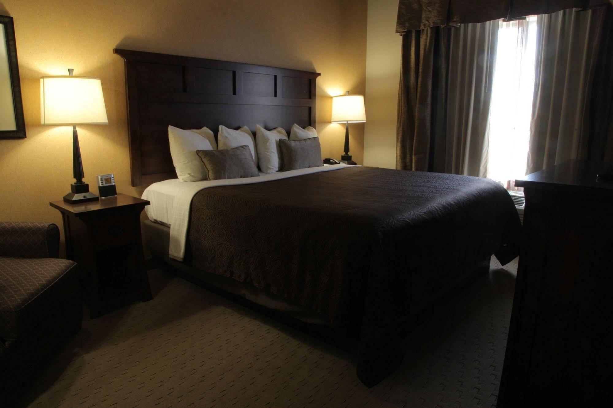 Teddy'S Residential Suites Watford City Ngoại thất bức ảnh