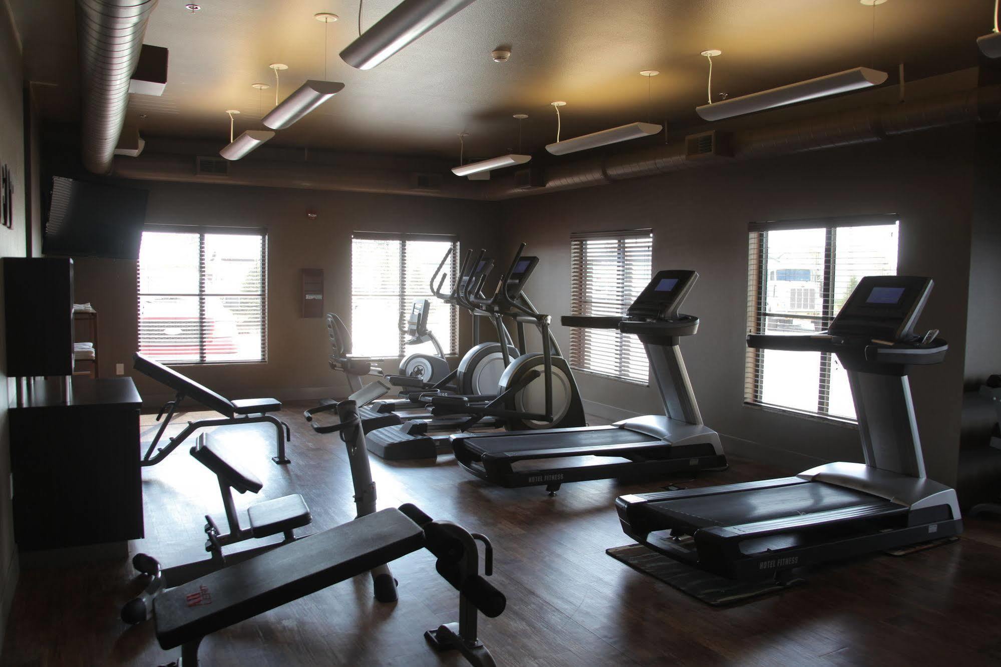 Teddy'S Residential Suites Watford City Ngoại thất bức ảnh