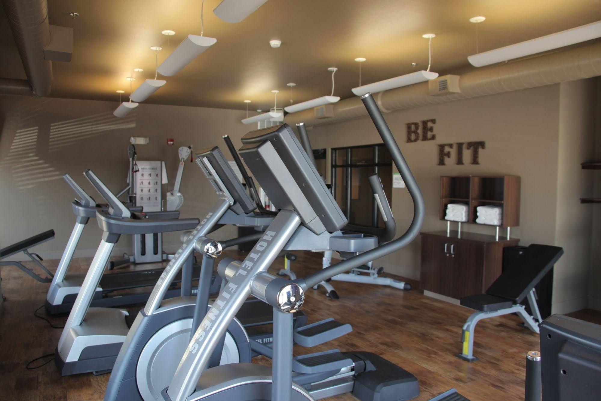 Teddy'S Residential Suites Watford City Ngoại thất bức ảnh